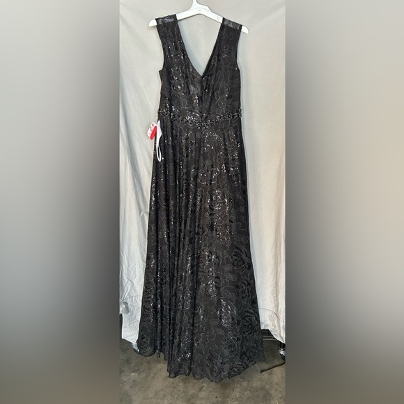 Mac Duggal 12413 NWT EMBROIDERED CAP SLEEVE A LINE DRESS - Picture 5 of 10